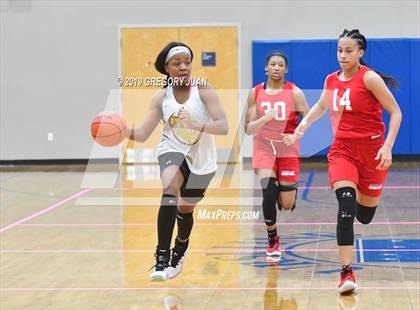 Thumbnail 1 in Mt. Carmel vs Zachary (Scrimmage) photogallery.