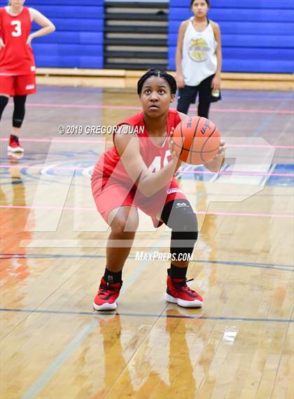 Thumbnail 1 in Mt. Carmel vs Zachary (Scrimmage) photogallery.