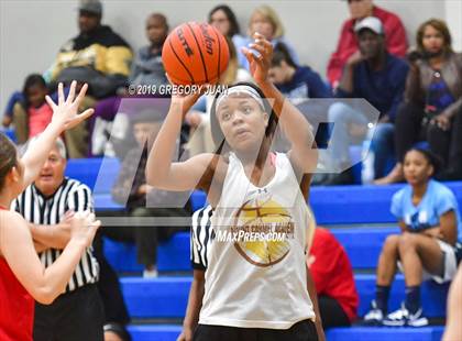 Thumbnail 3 in Mt. Carmel vs Zachary (Scrimmage) photogallery.