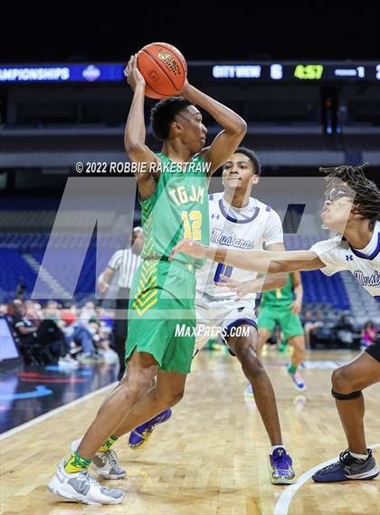 Thumbnail 2 in City View vs. Madison (UIL 3A State Semifinal) photogallery.