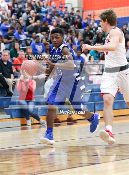 Thumbnail 2 in Muenster vs. Clarksville (UIL 2A Regional Semifinal) photogallery.