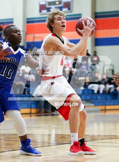 Thumbnail 1 in Muenster vs. Clarksville (UIL 2A Regional Semifinal) photogallery.