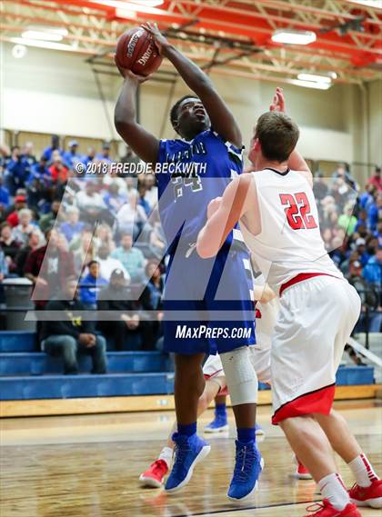 Thumbnail 1 in Muenster vs. Clarksville (UIL 2A Regional Semifinal) photogallery.