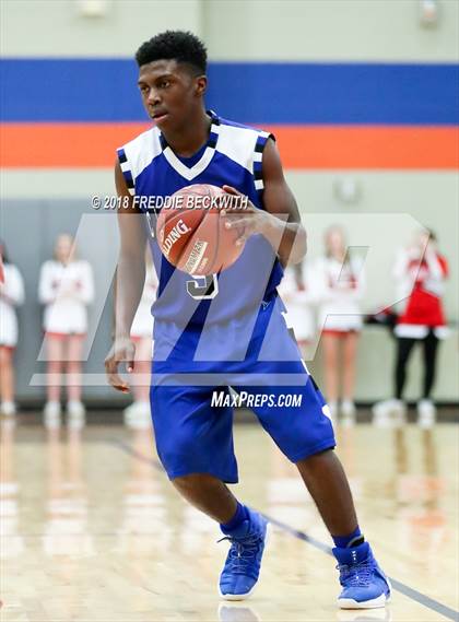 Thumbnail 2 in Muenster vs. Clarksville (UIL 2A Regional Semifinal) photogallery.
