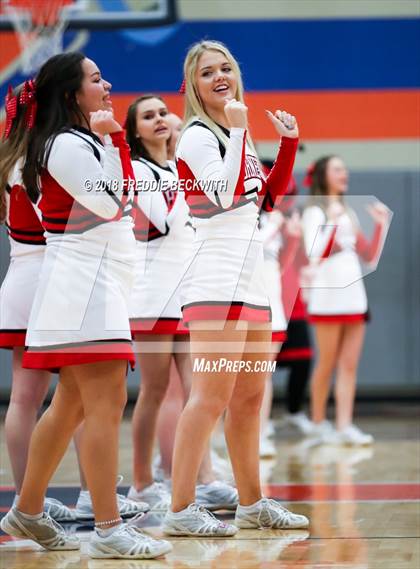 Thumbnail 3 in Muenster vs. Clarksville (UIL 2A Regional Semifinal) photogallery.