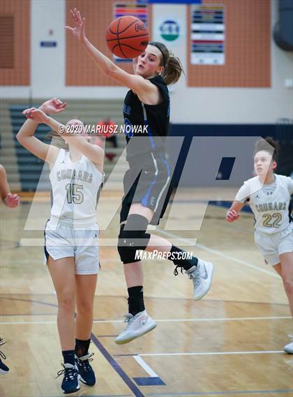 Thumbnail 3 in Utica Eisenhower vs. Stoney Creek (MHSAA District Semifinal) photogallery.