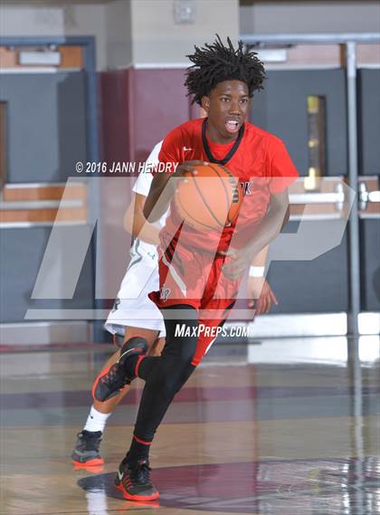 Thumbnail 3 in View Park vs. Royal (Rancho Mirage Holiday Invitational) photogallery.