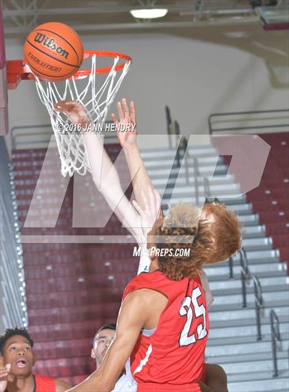 Thumbnail 1 in View Park vs. Royal (Rancho Mirage Holiday Invitational) photogallery.