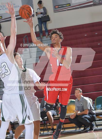 Thumbnail 3 in View Park vs. Royal (Rancho Mirage Holiday Invitational) photogallery.