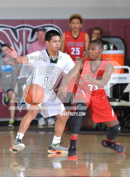 Thumbnail 2 in View Park vs. Royal (Rancho Mirage Holiday Invitational) photogallery.