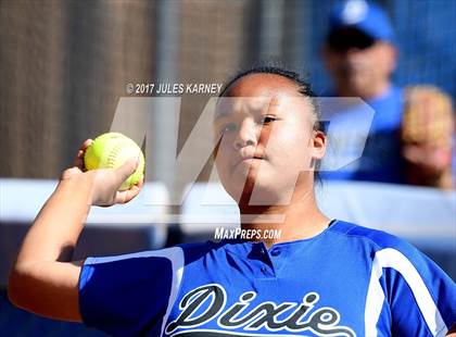 Thumbnail 2 in Dixie vs Bishop Gorman photogallery.