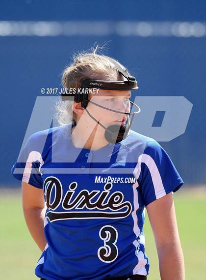 Thumbnail 3 in Dixie vs Bishop Gorman photogallery.