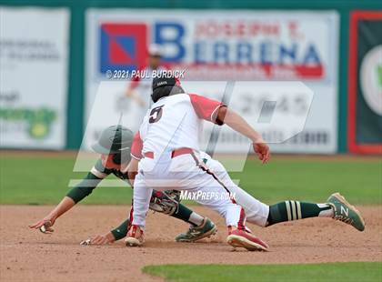 Thumbnail 3 in New Castle vs. Wyoming Area (PIAA 4A Championship) photogallery.