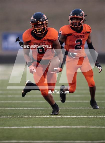 Thumbnail 3 in McKenzie vs South Pittsburg (TSSAA Division I 1A Final) photogallery.