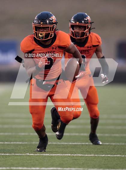 Thumbnail 1 in McKenzie vs South Pittsburg (TSSAA Division I 1A Final) photogallery.