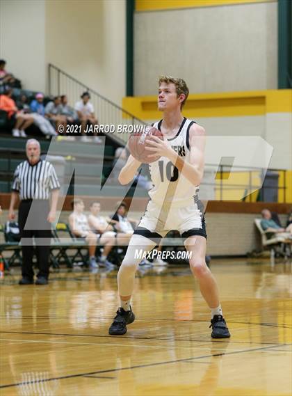 Thumbnail 2 in La Marque vs. Danbury photogallery.