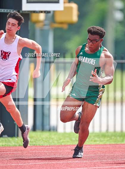 Thumbnail 3 in Northland Christian Relays (200M) photogallery.