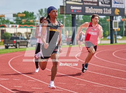 Thumbnail 3 in Northland Christian Relays (200M) photogallery.