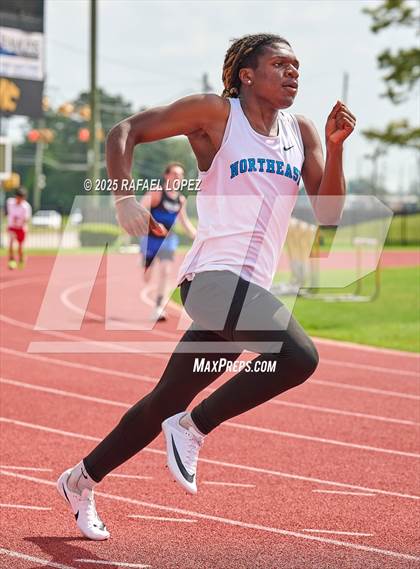 Thumbnail 1 in Northland Christian Relays (200M) photogallery.