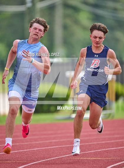 Thumbnail 2 in Northland Christian Relays (200M) photogallery.