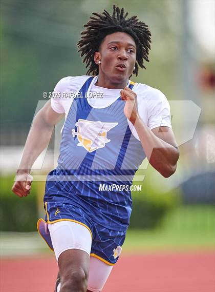 Thumbnail 1 in Northland Christian Relays (200M) photogallery.