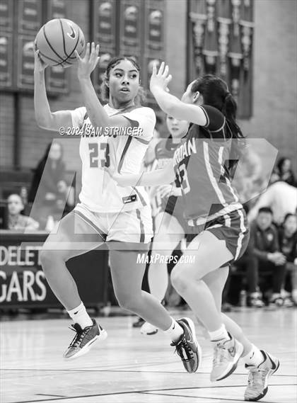 Thumbnail 3 in Archbishop Riordan vs. Folsom (Ionescu Showcase) photogallery.