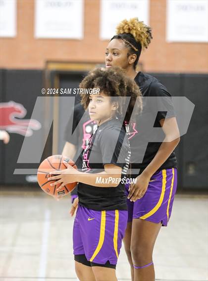 Thumbnail 1 in Archbishop Riordan vs. Folsom (Ionescu Showcase) photogallery.