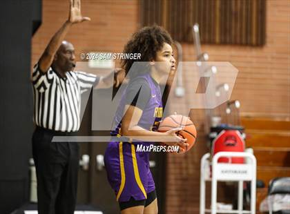 Thumbnail 2 in Archbishop Riordan vs. Folsom (Ionescu Showcase) photogallery.