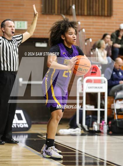 Thumbnail 3 in Archbishop Riordan vs. Folsom (Ionescu Showcase) photogallery.