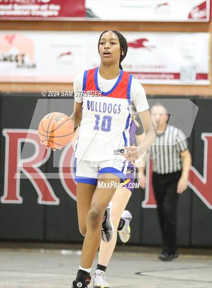 Thumbnail 3 in Archbishop Riordan vs. Folsom (Ionescu Showcase) photogallery.