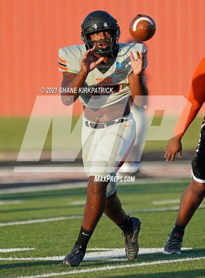 Thumbnail 2 in Lancaster @ Cedar Hill (Scrimmage) photogallery.