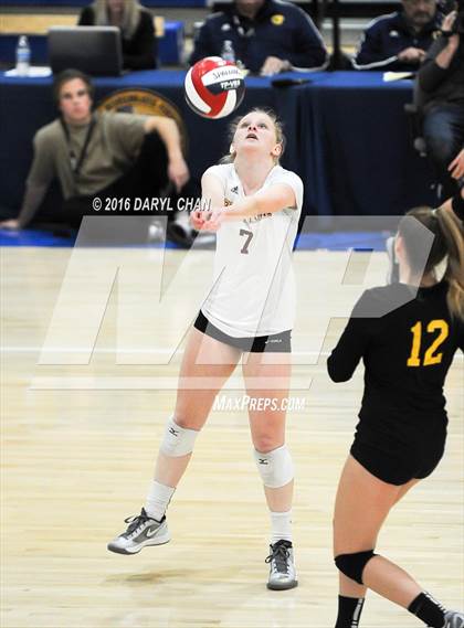 Thumbnail 2 in Menlo School vs. Point Loma (CIF State D4 Final) photogallery.