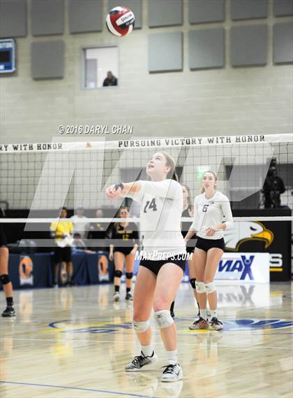 Thumbnail 2 in Menlo School vs. Point Loma (CIF State D4 Final) photogallery.