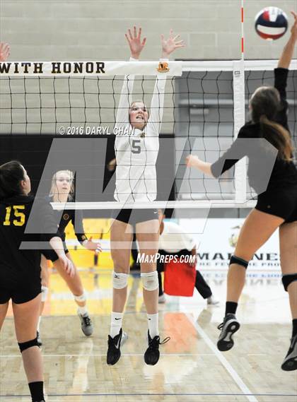 Thumbnail 3 in Menlo School vs. Point Loma (CIF State D4 Final) photogallery.