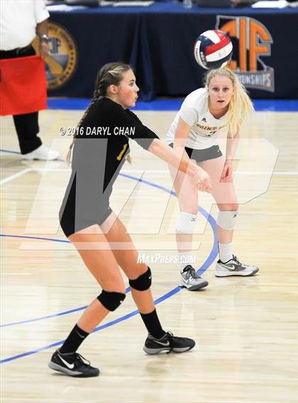 Thumbnail 3 in Menlo School vs. Point Loma (CIF State D4 Final) photogallery.