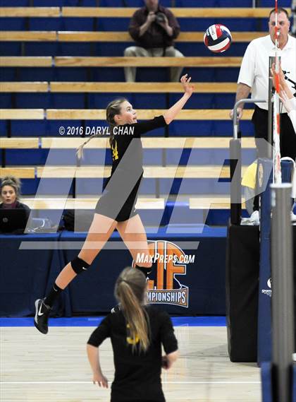 Thumbnail 2 in Menlo School vs. Point Loma (CIF State D4 Final) photogallery.