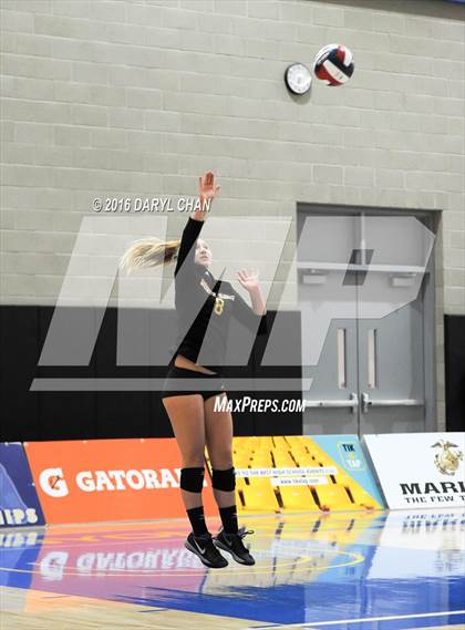 Thumbnail 1 in Menlo School vs. Point Loma (CIF State D4 Final) photogallery.