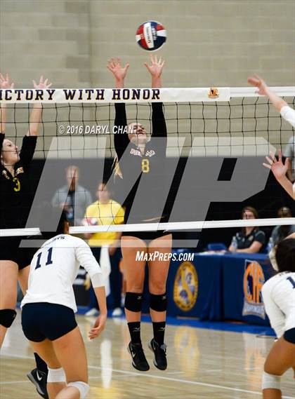 Thumbnail 3 in Menlo School vs. Point Loma (CIF State D4 Final) photogallery.
