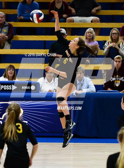 Thumbnail 1 in Menlo School vs. Point Loma (CIF State D4 Final) photogallery.