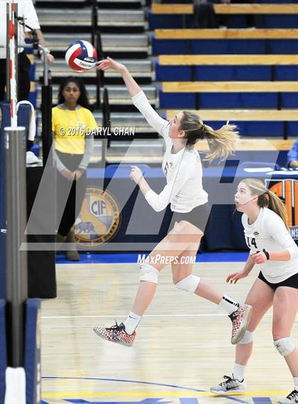 Thumbnail 3 in Menlo School vs. Point Loma (CIF State D4 Final) photogallery.
