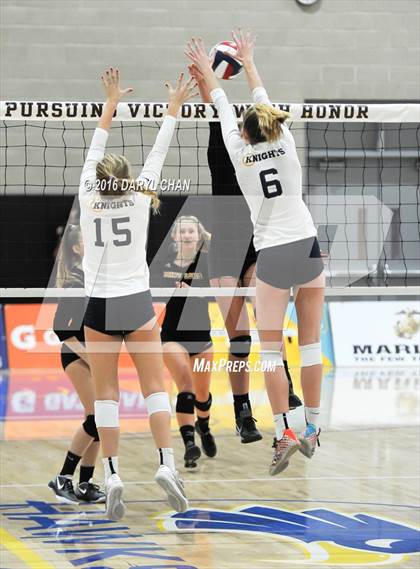 Thumbnail 1 in Menlo School vs. Point Loma (CIF State D4 Final) photogallery.