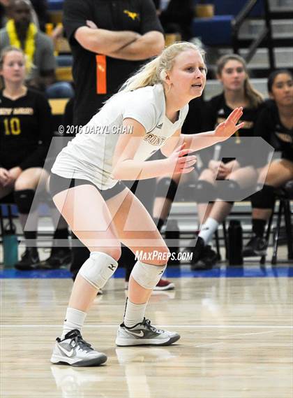 Thumbnail 2 in Menlo School vs. Point Loma (CIF State D4 Final) photogallery.