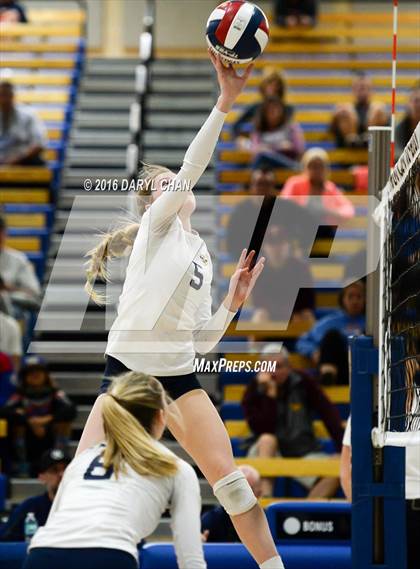 Thumbnail 1 in Menlo School vs. Point Loma (CIF State D4 Final) photogallery.