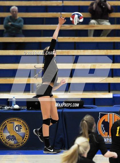 Thumbnail 3 in Menlo School vs. Point Loma (CIF State D4 Final) photogallery.