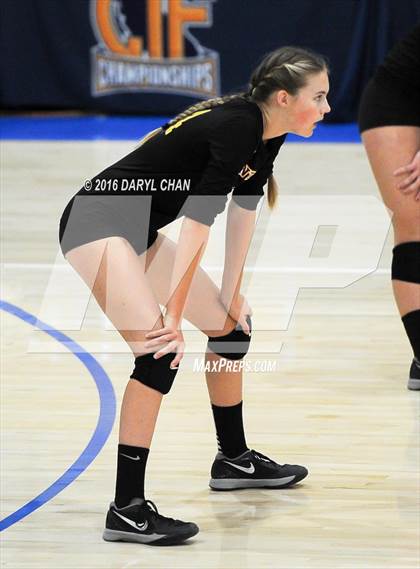 Thumbnail 1 in Menlo School vs. Point Loma (CIF State D4 Final) photogallery.