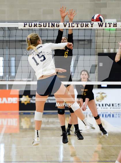 Thumbnail 2 in Menlo School vs. Point Loma (CIF State D4 Final) photogallery.