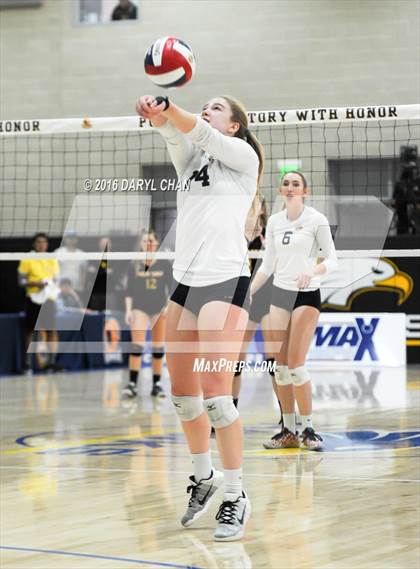 Thumbnail 3 in Menlo School vs. Point Loma (CIF State D4 Final) photogallery.