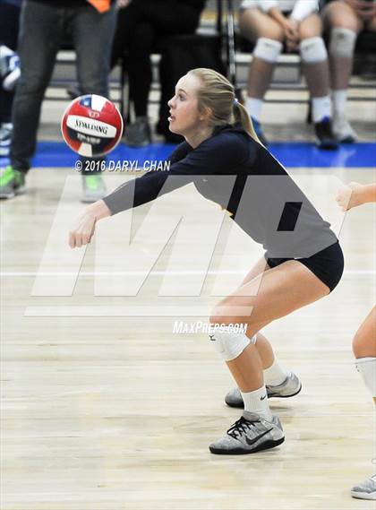 Thumbnail 2 in Menlo School vs. Point Loma (CIF State D4 Final) photogallery.