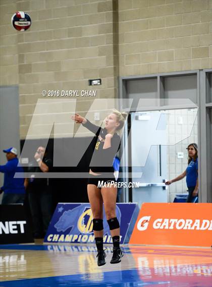 Thumbnail 2 in Menlo School vs. Point Loma (CIF State D4 Final) photogallery.