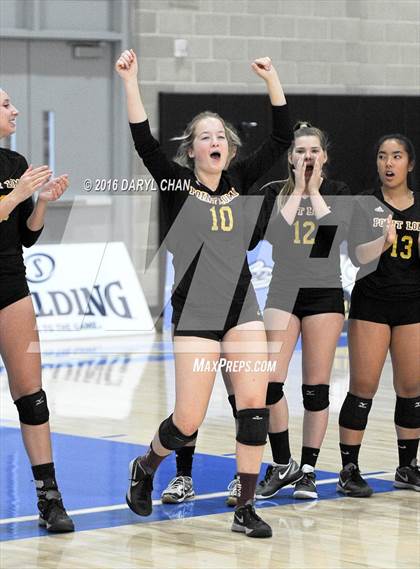 Thumbnail 1 in Menlo School vs. Point Loma (CIF State D4 Final) photogallery.